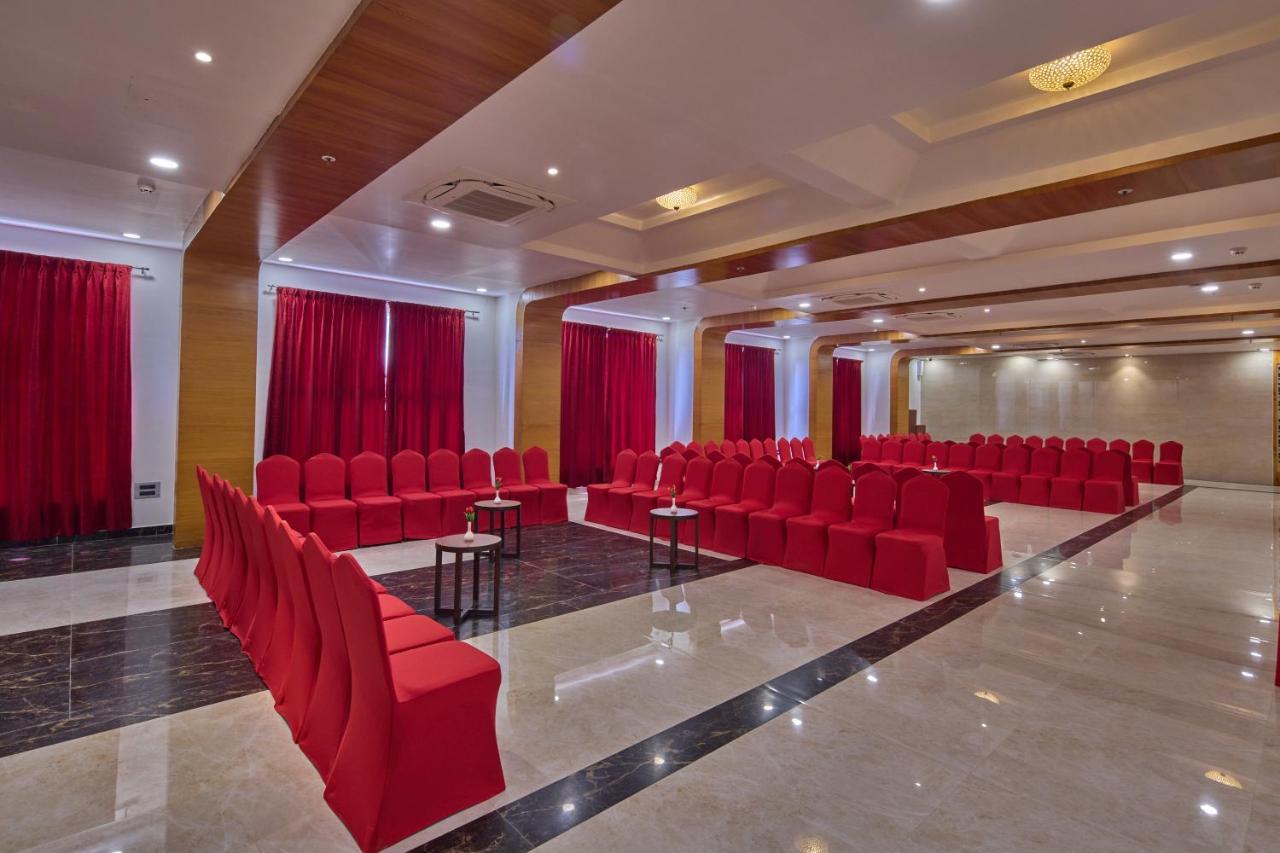Golden Tulip Tirupati Hotell Exteriör bild